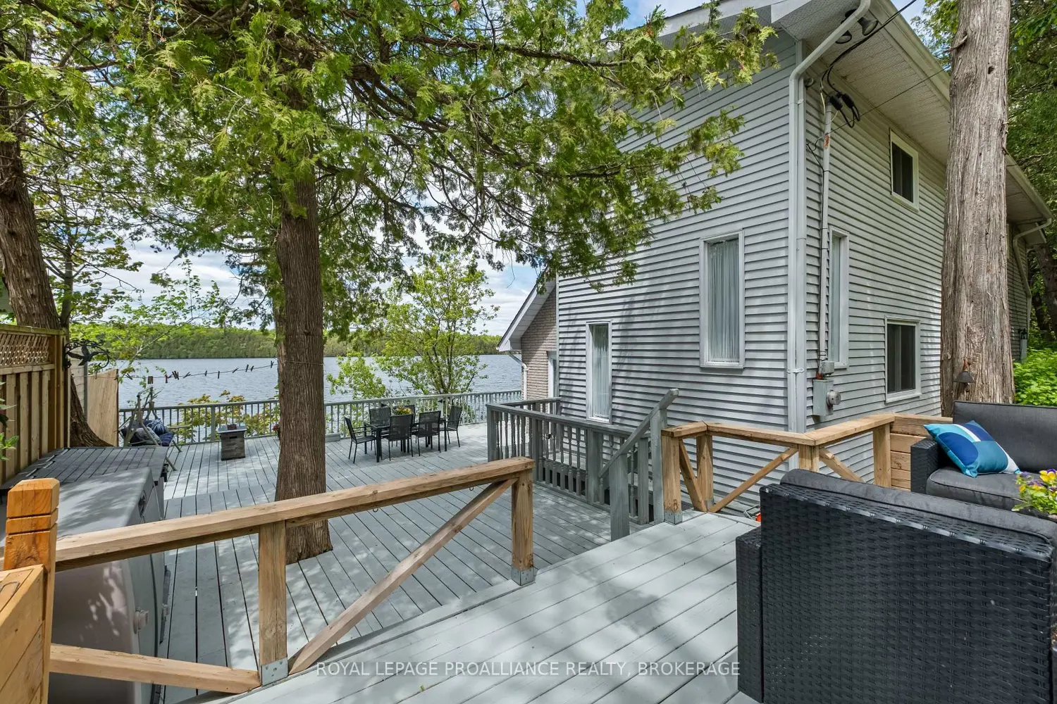1020 Lark Lane photo 2