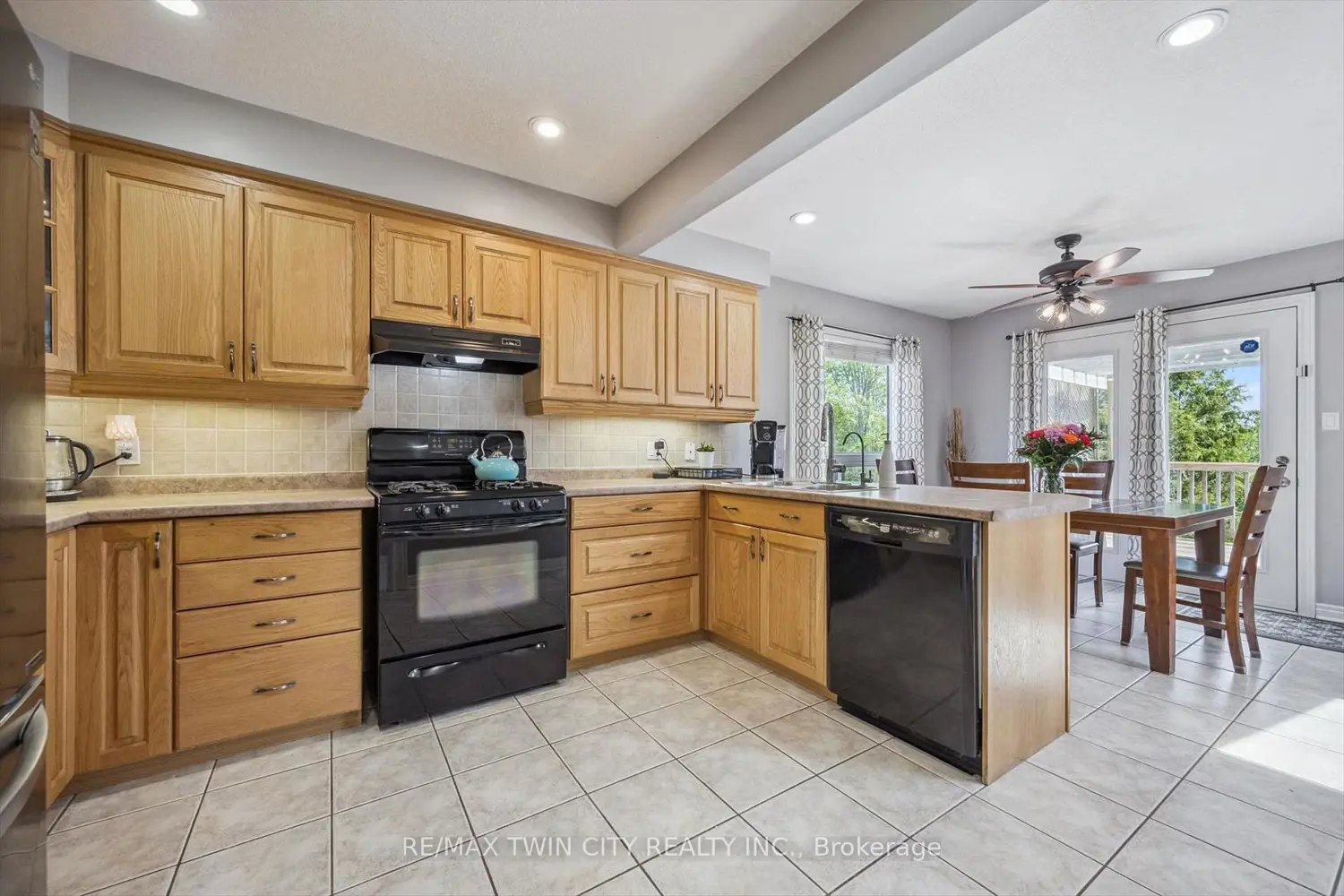 15 Zinkann Crescent photo 5