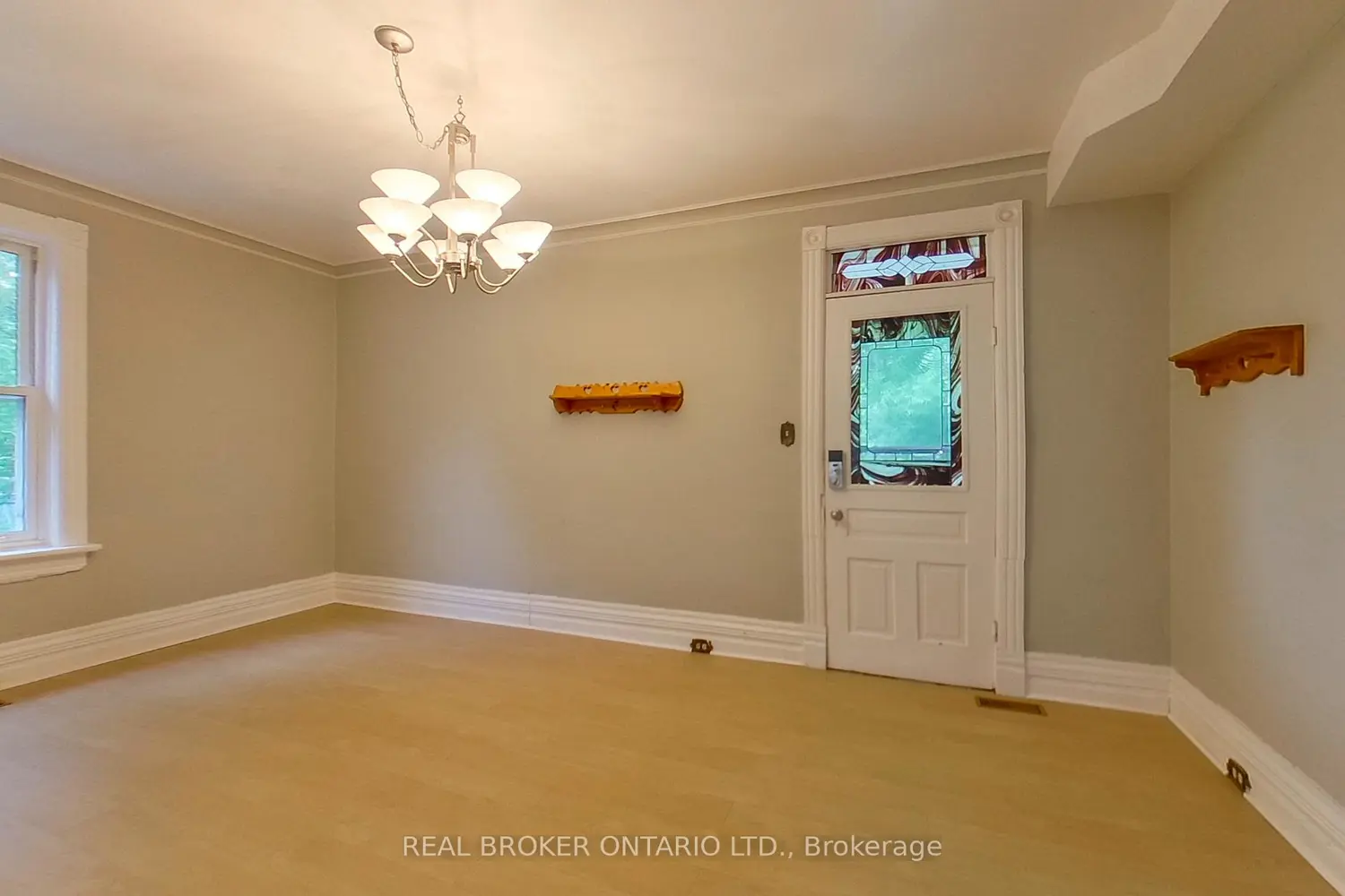104 Isla Street photo 2