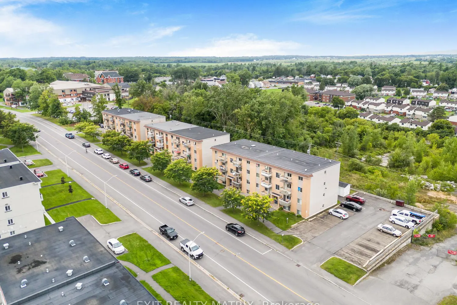 960 Cartier Boulevard 8 photo 4