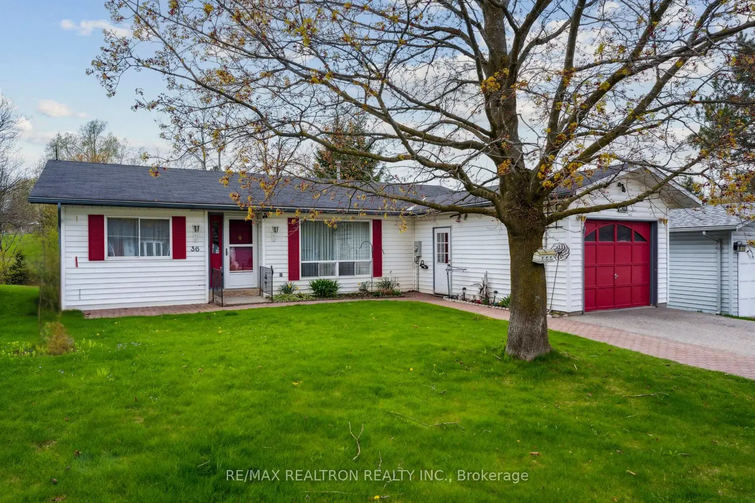 36 Tecumseth Pines Drive photo 2