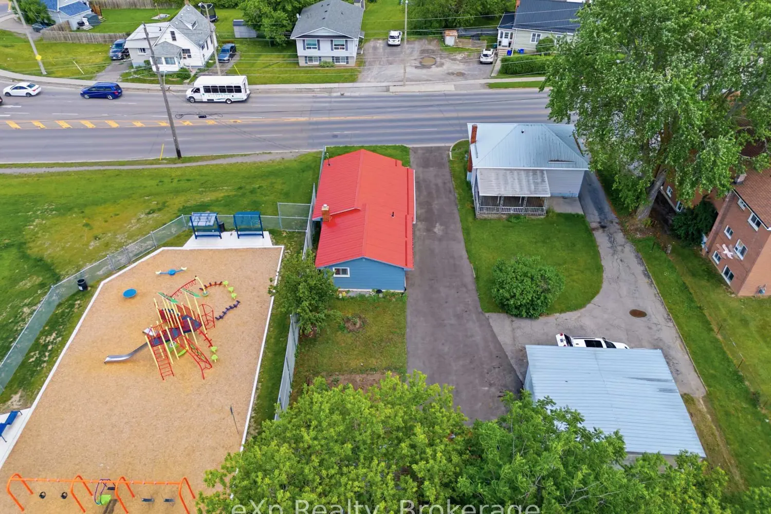 370 Sidney Street photo 2
