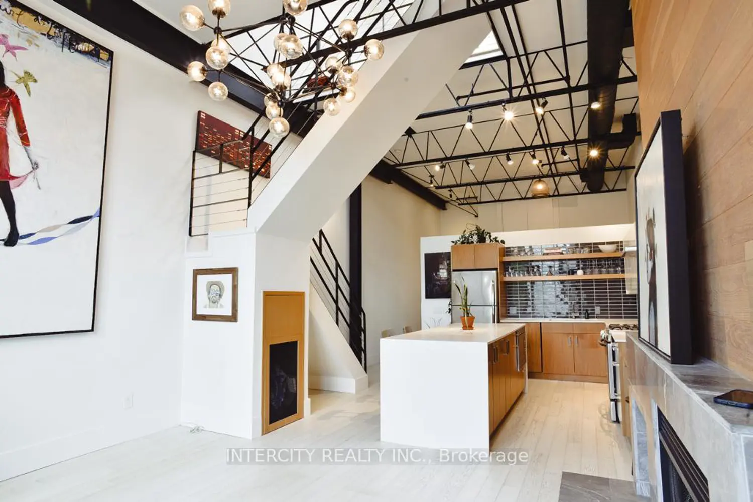 676 Richmond Street 208 photo 2
