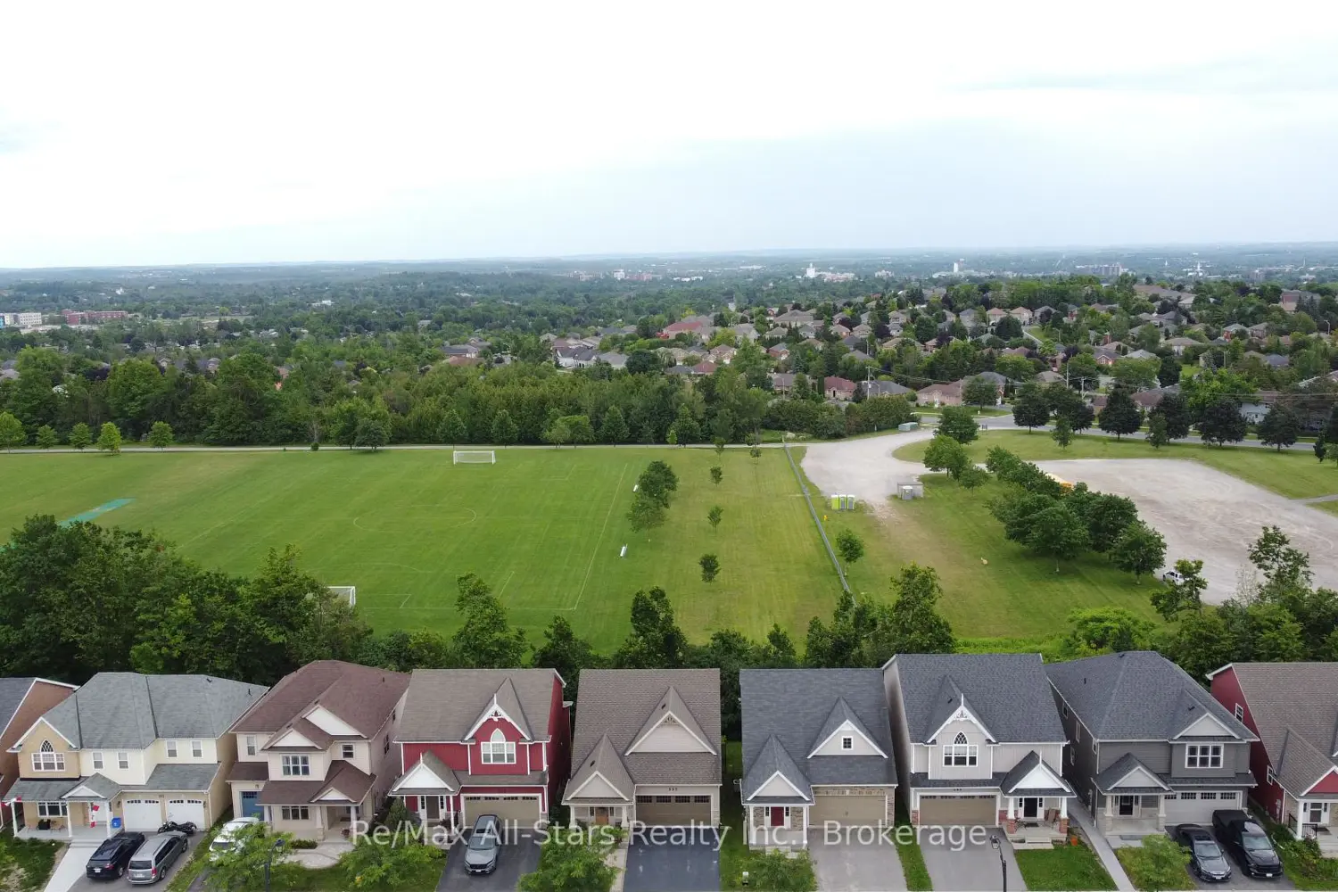 553 Grange Way photo 3