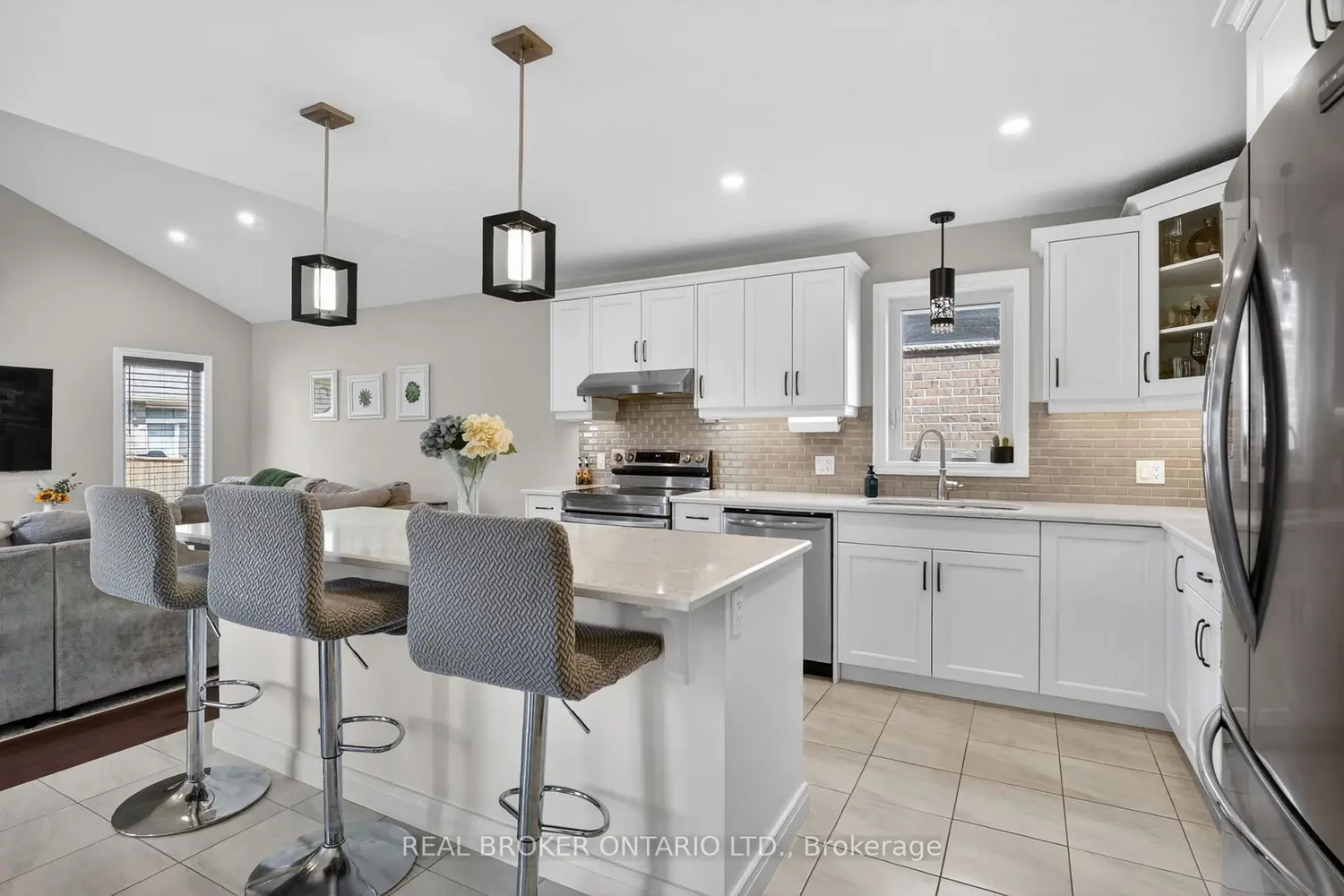 48 Curren Crescent photo 3