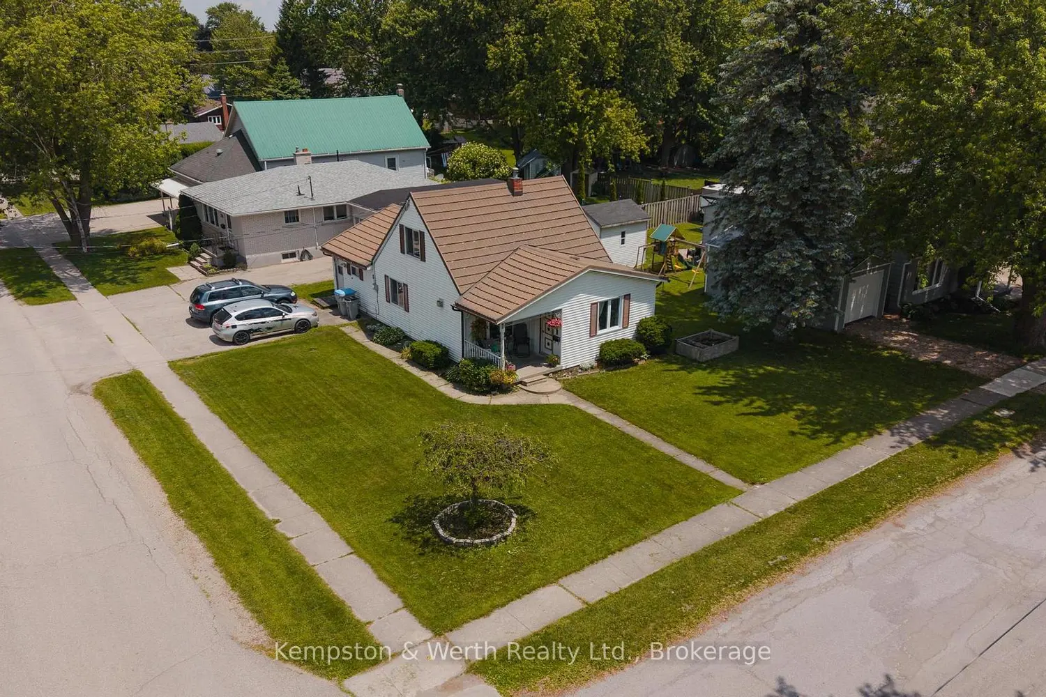 605 Inkerman Street photo 3