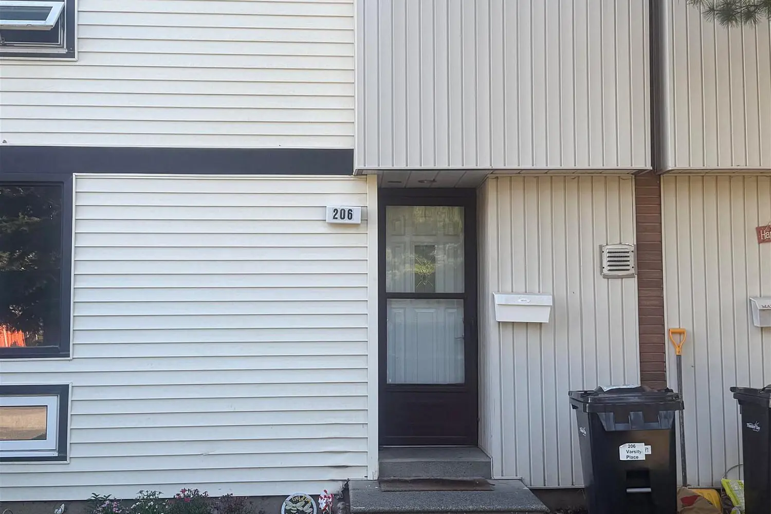 206 Varsity Place