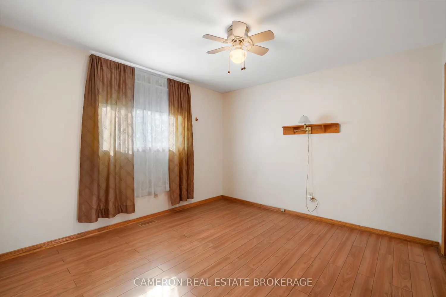 425 Danis Avenue photo 4