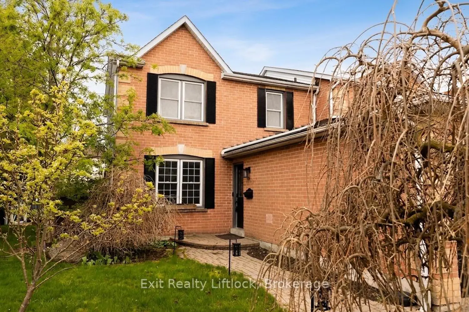 84 Hillhurst Crescent