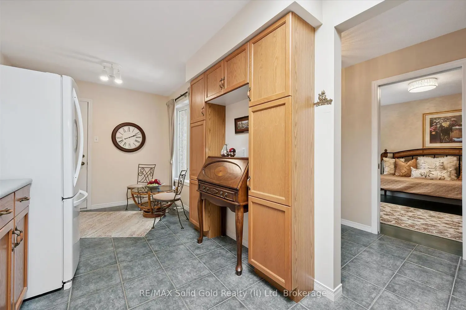 658 Ellesmere Court photo 3
