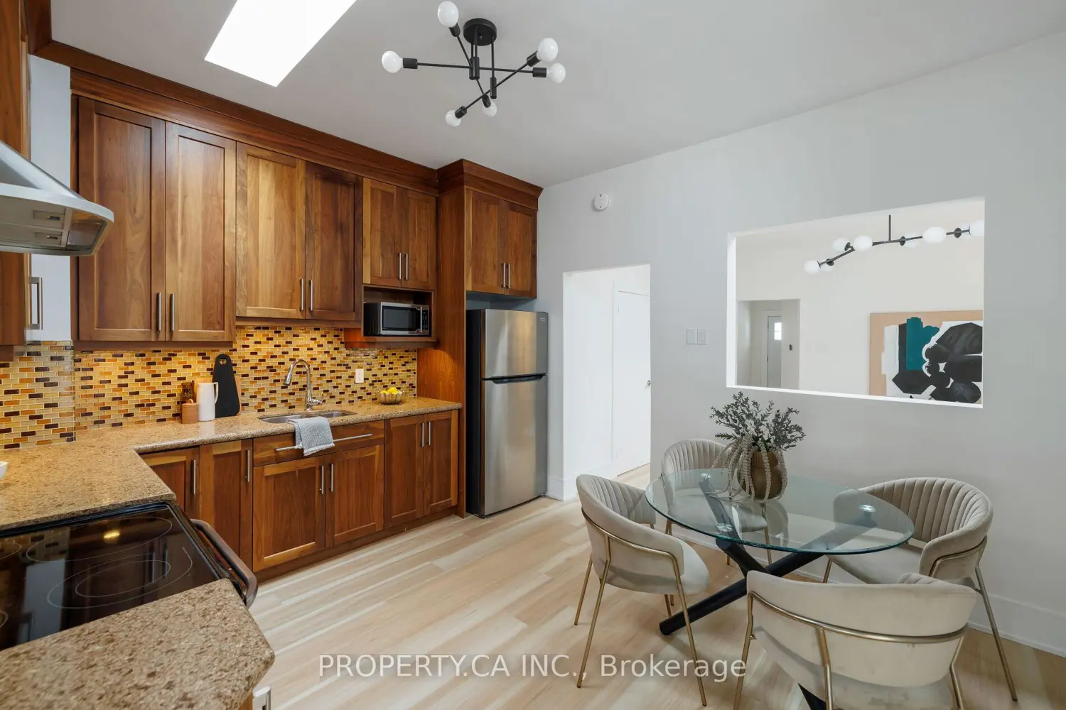 332 Woodfield Road photo 4