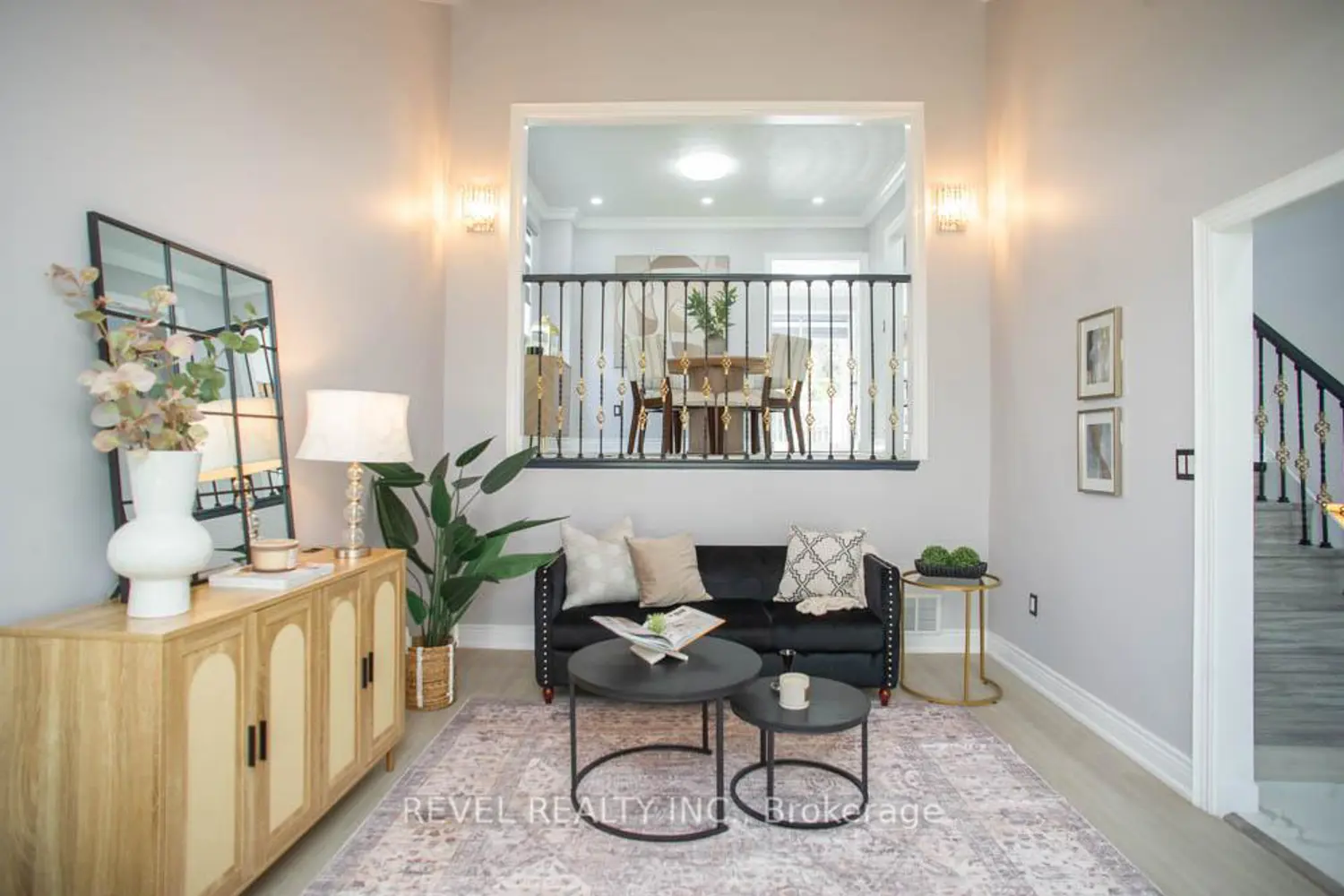 61 Leslie Avenue photo 5