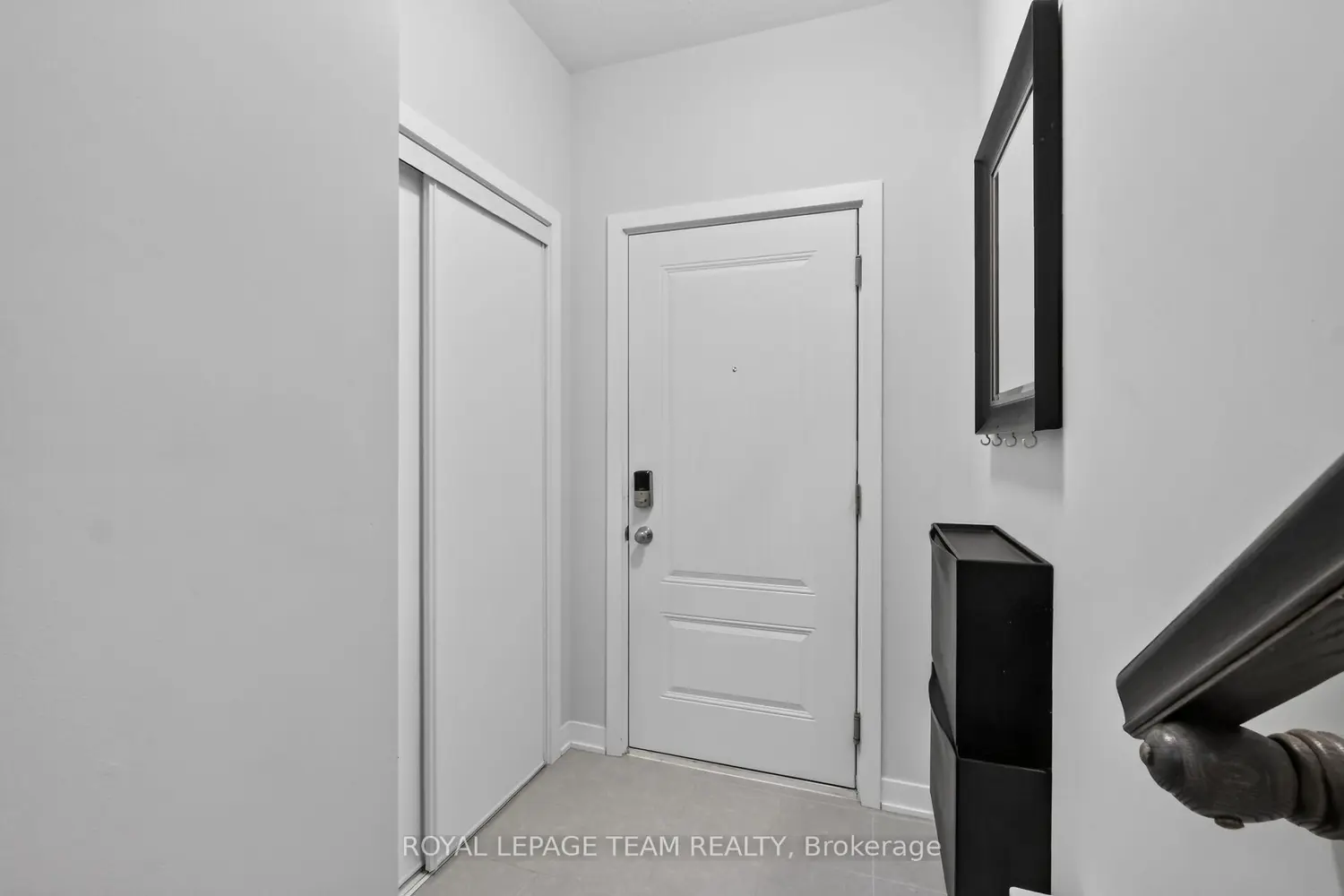 218 Parnian Private photo 4