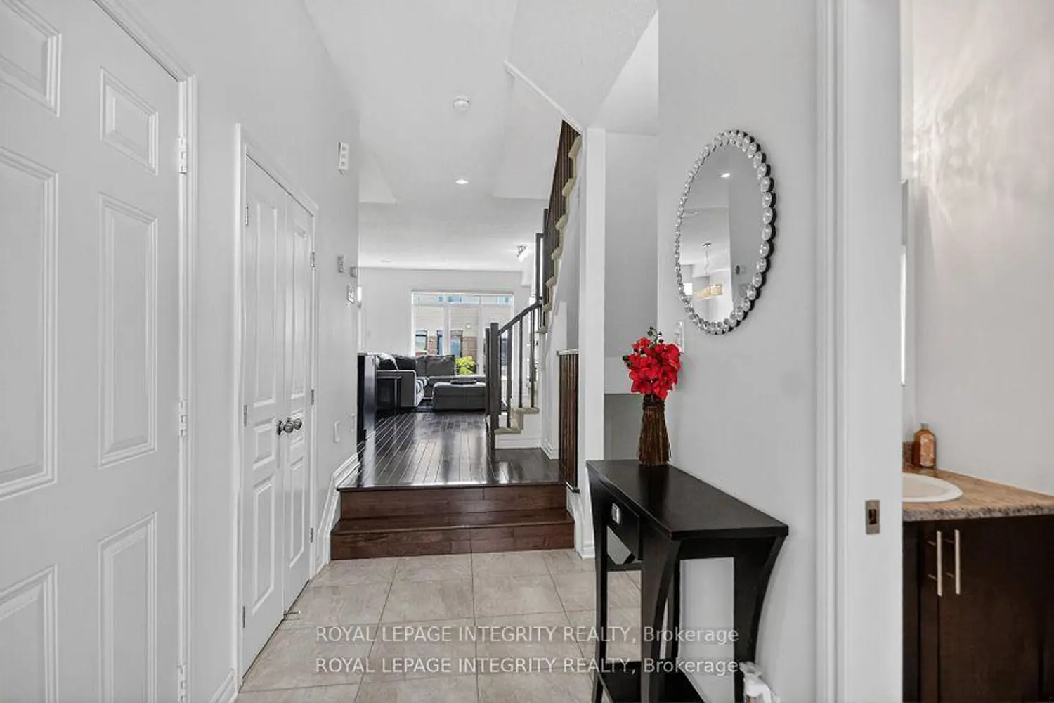 345 Cooks Mill Crescent photo 2