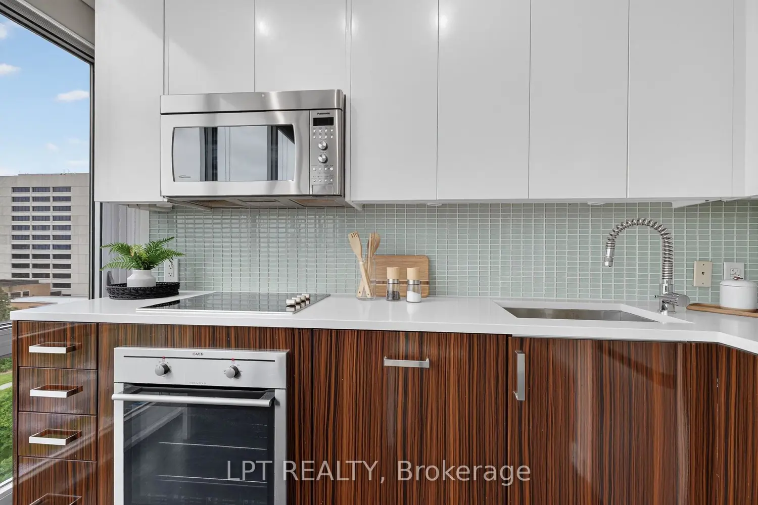 201 Parkdale Avenue 1004 photo 4