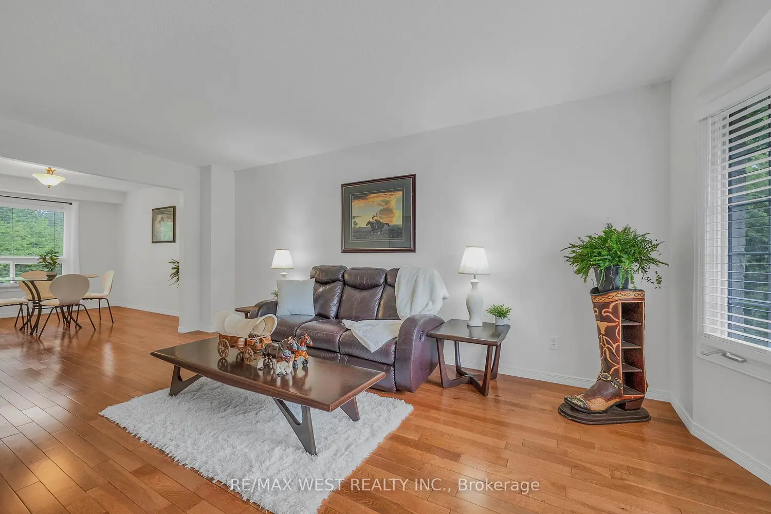203 Elizabeth Crescent photo 2