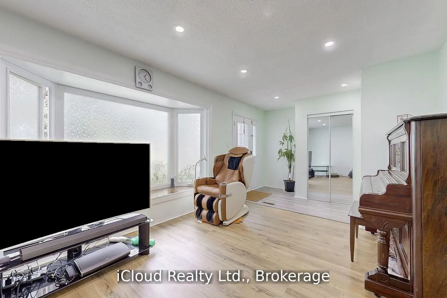 19 Flamingo Crescent photo 3