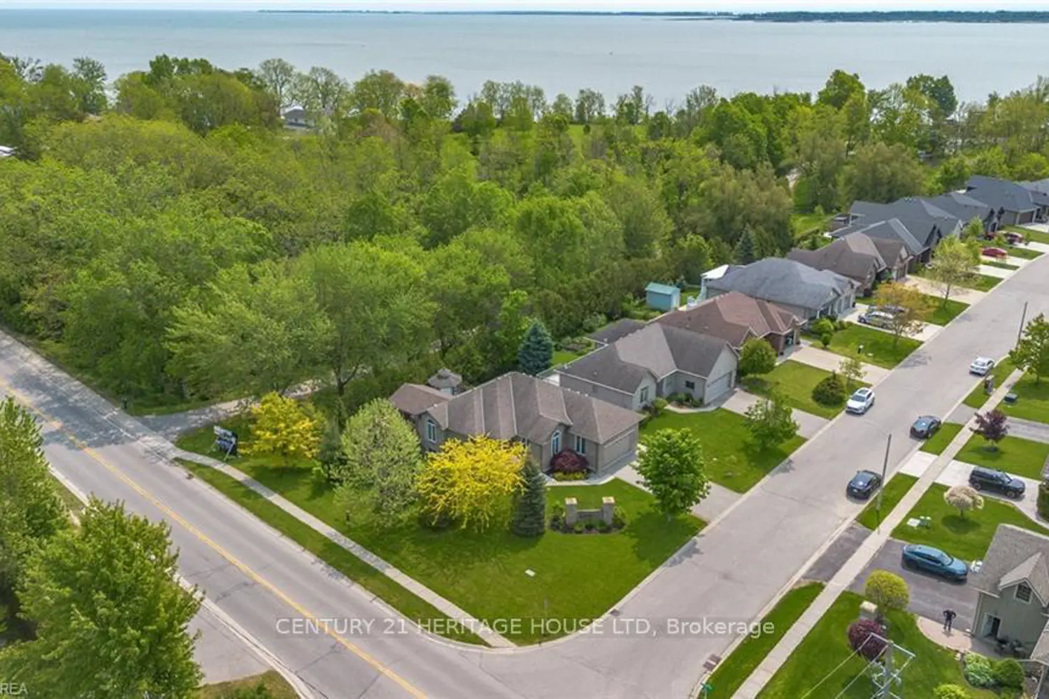 2 Hunter Drive photo 4