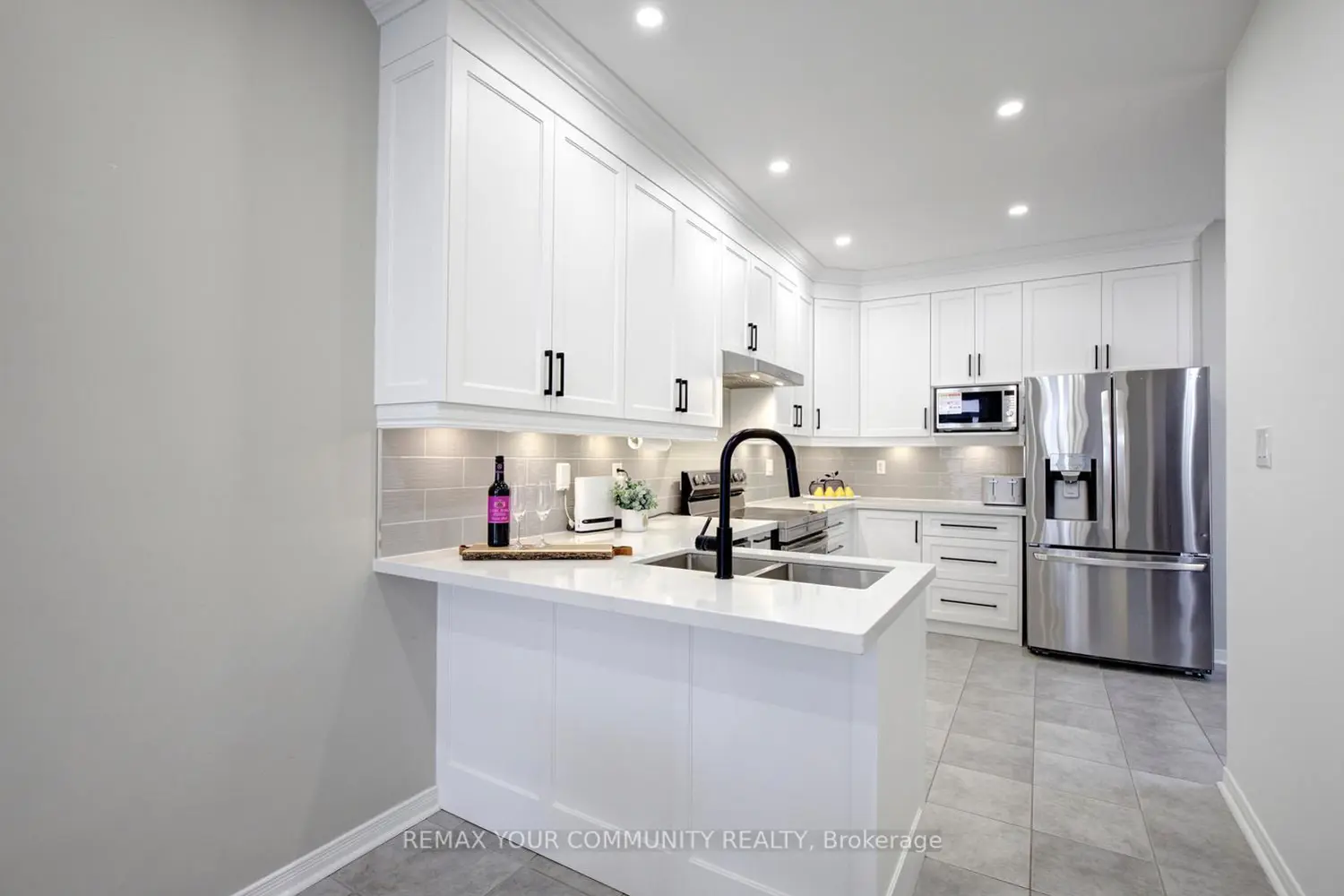 42 Laramie Crescent photo 3