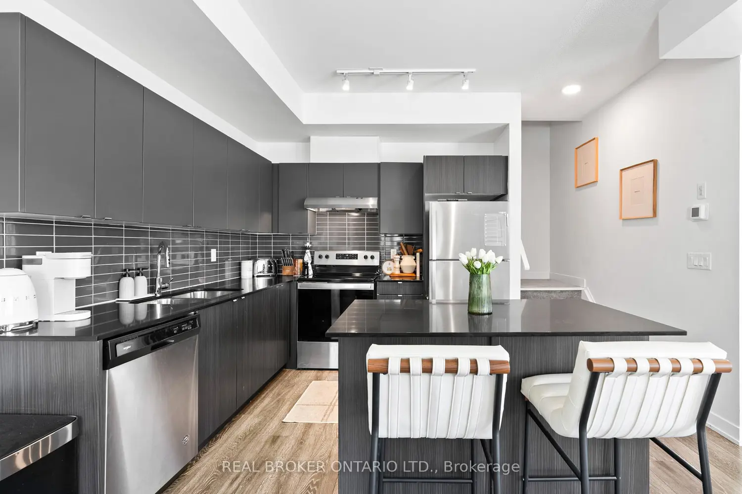 1121 Cooke Boulevard 1 photo 2
