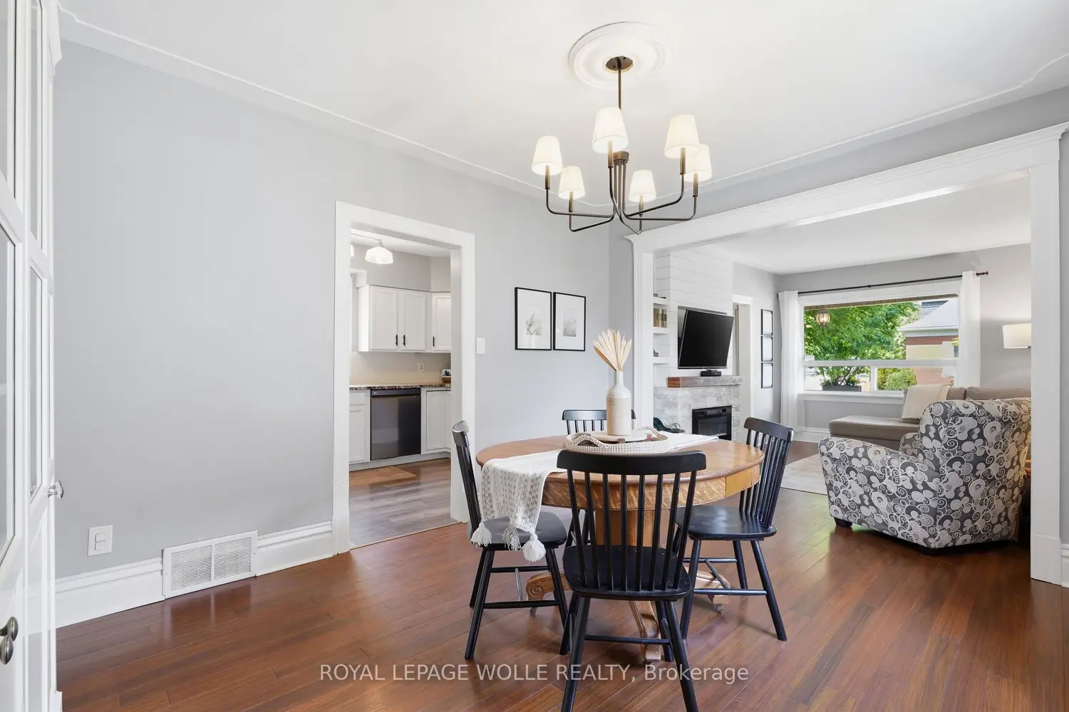 439 Westminster Drive photo 4