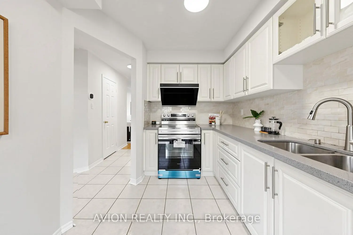 12 Rideau Drive photo 5