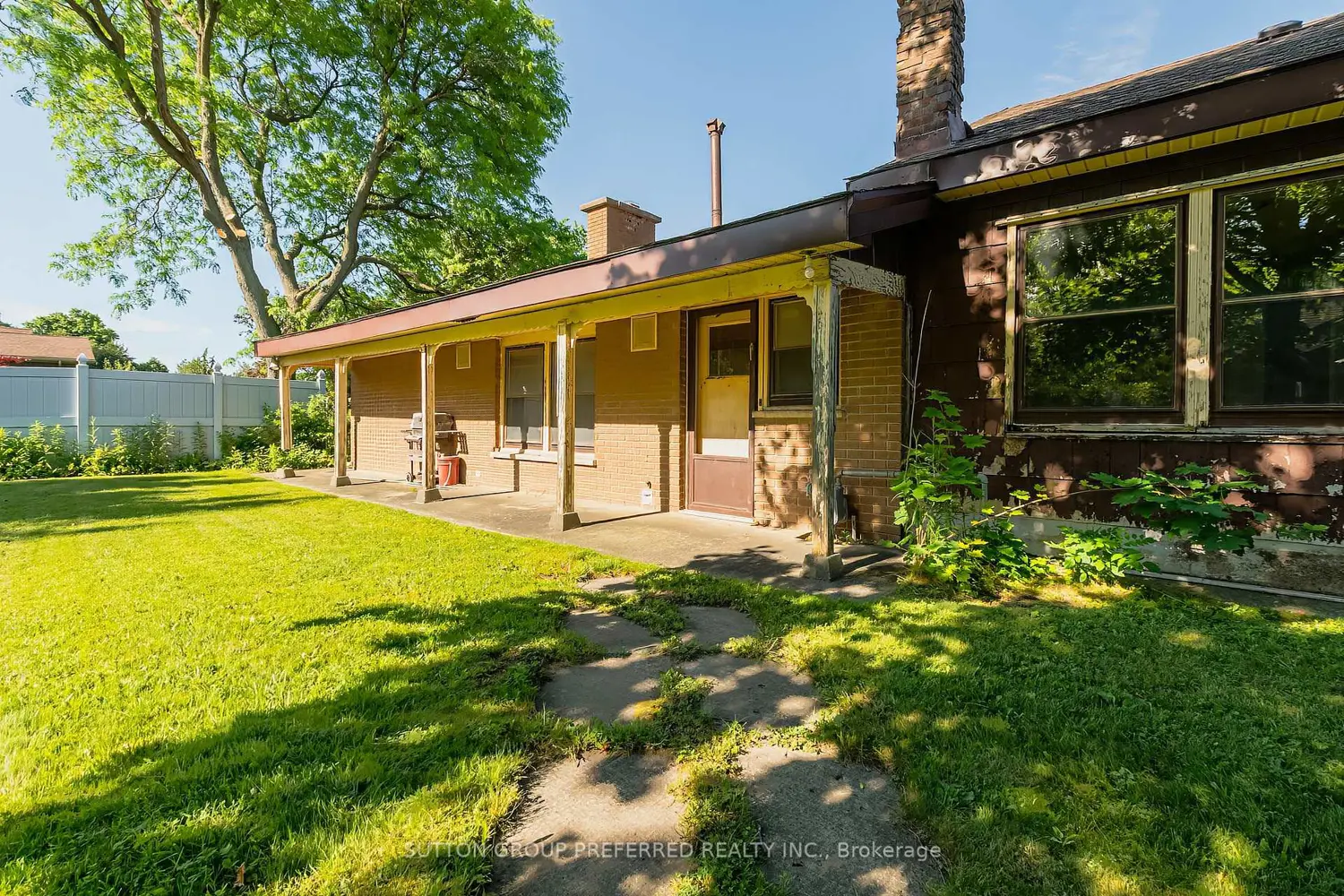 5085 Wellington Road photo 4
