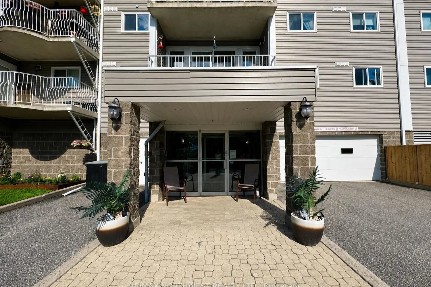 471 Lakeview Drive 104 photo 2