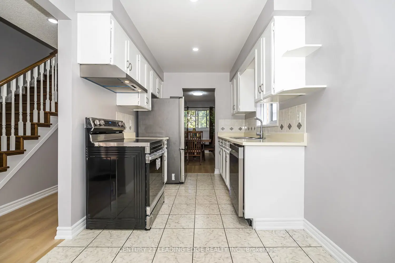 42 Hewitt Crescent photo 5