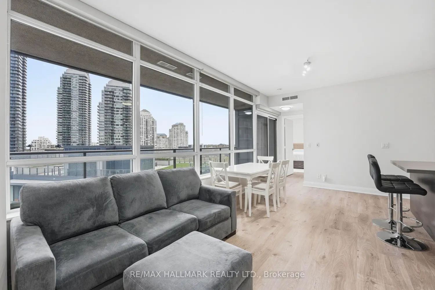 36 Park Lawn Road 710 photo 2