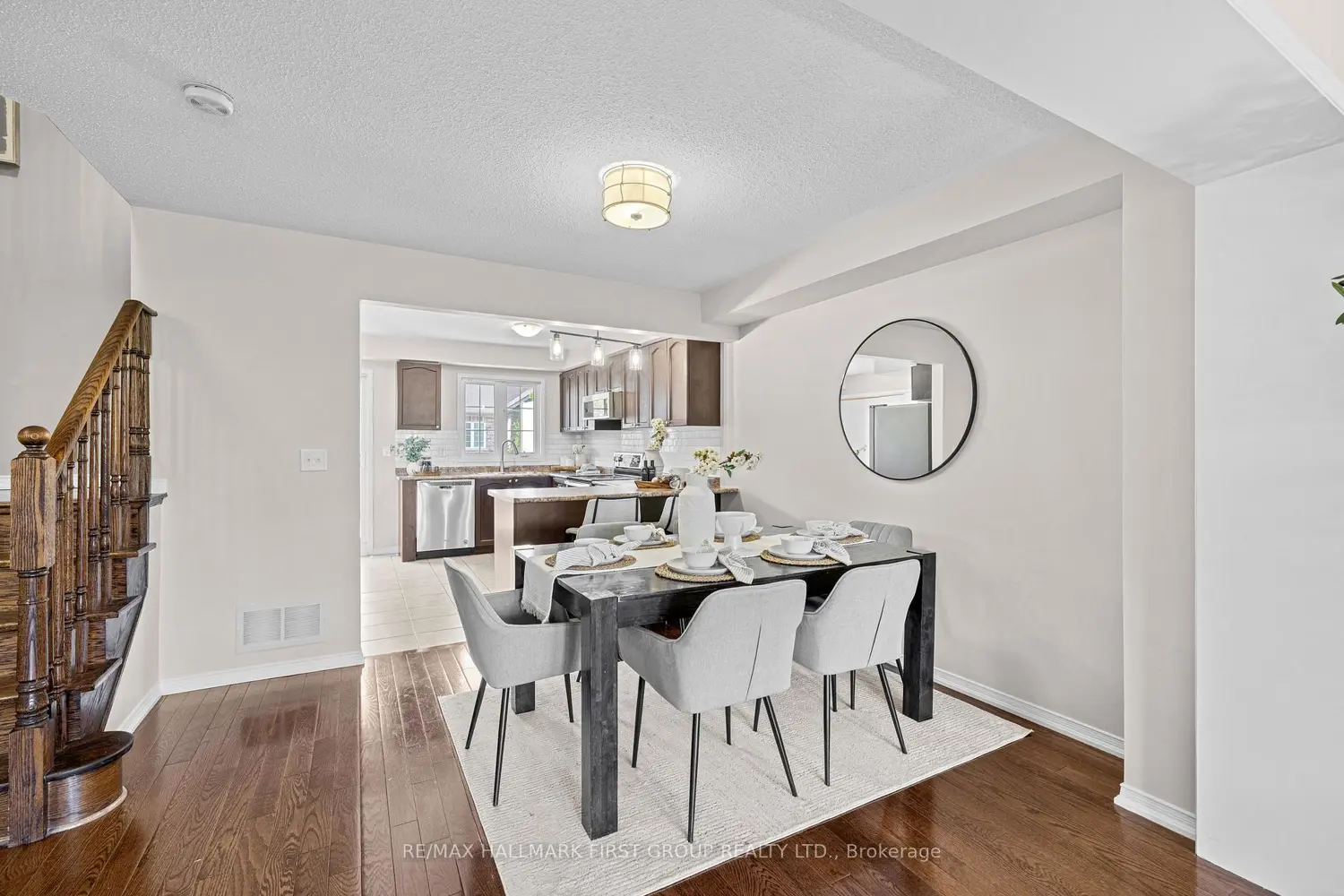 17 Edison Way photo 4