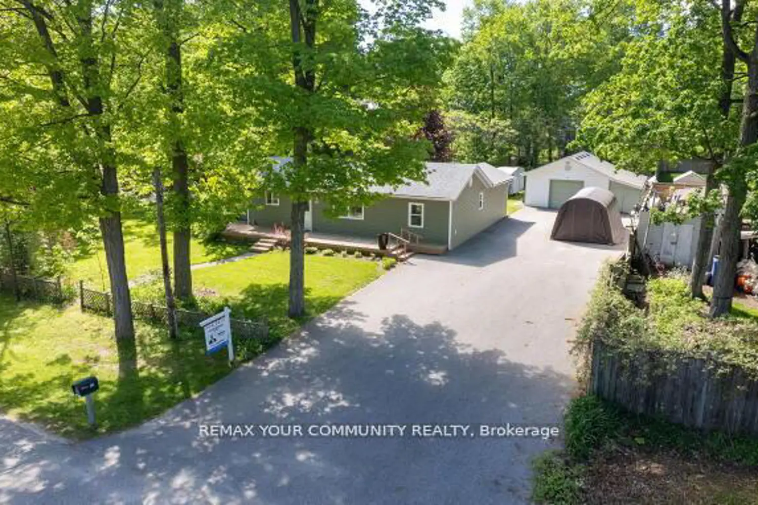 781 Edward Street photo 2