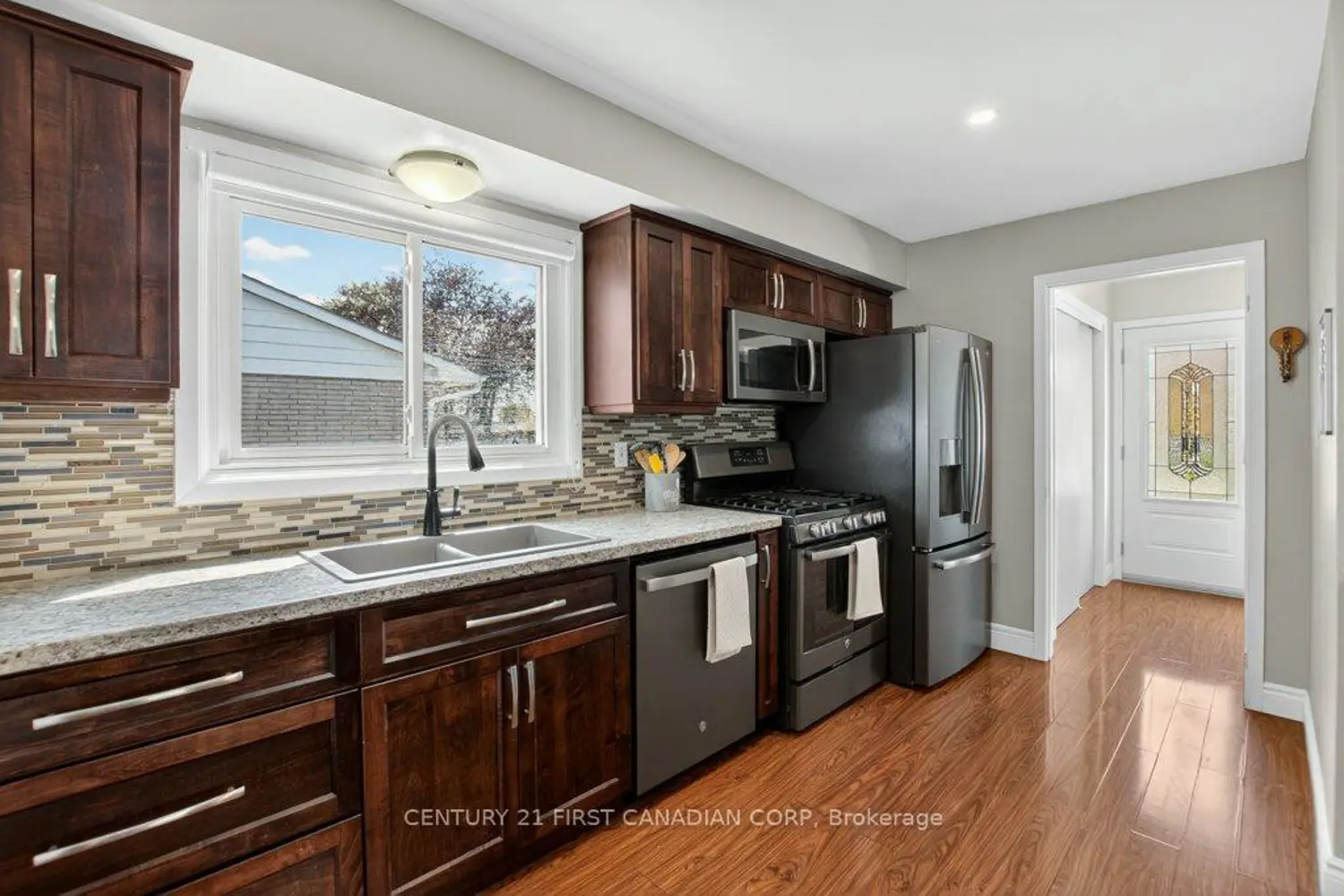 108 Lawrence Avenue photo 5