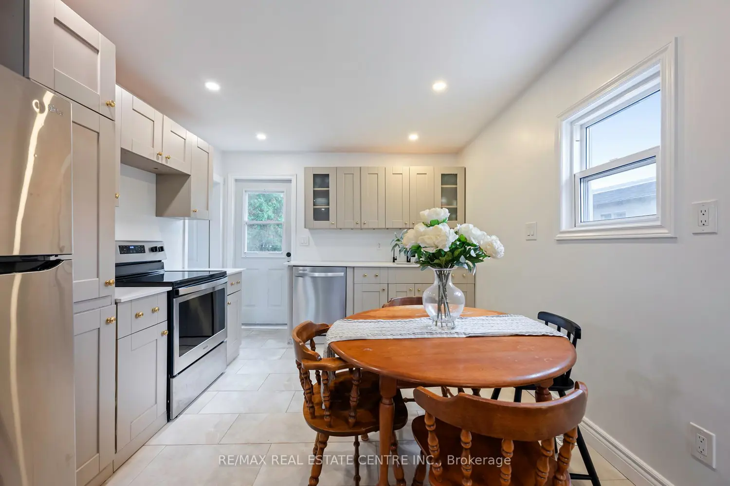 121 Proton Street photo 4