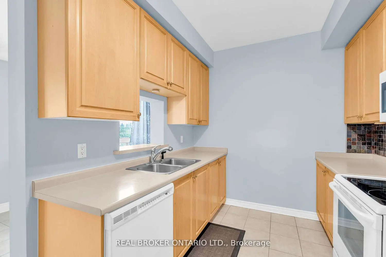 1 Belvedere Court 405 photo 5