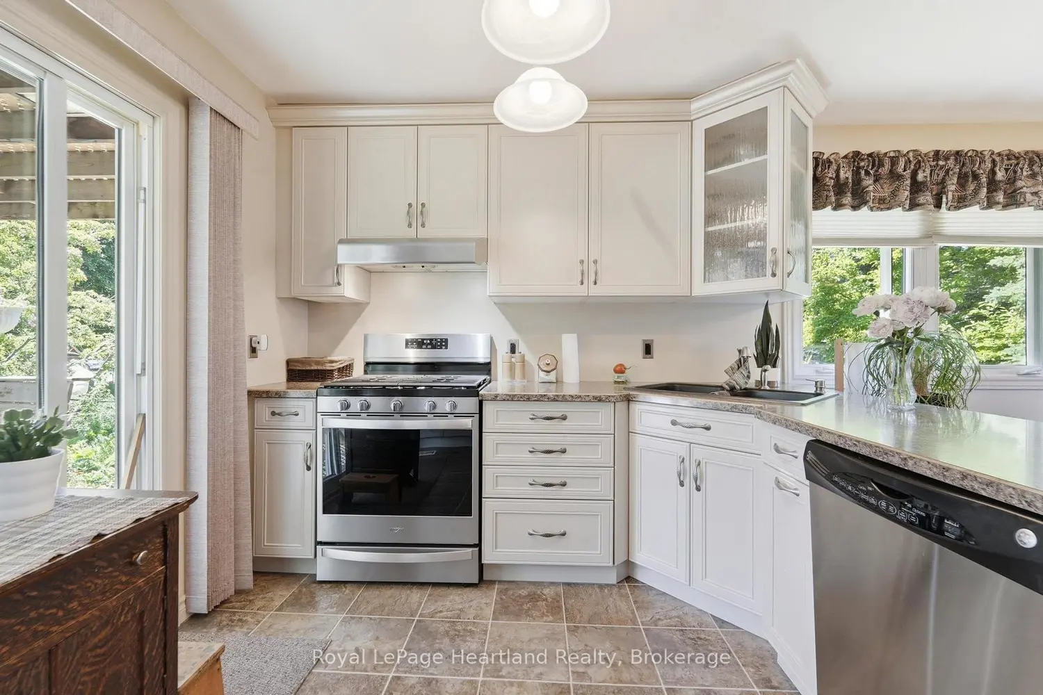 235 Hincks Street photo 3