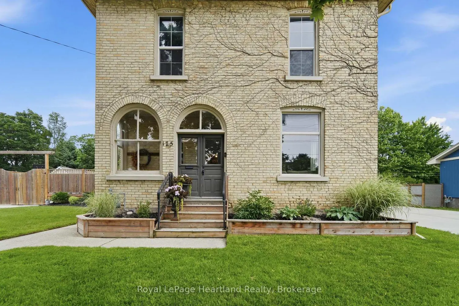 175 St David Street photo 2