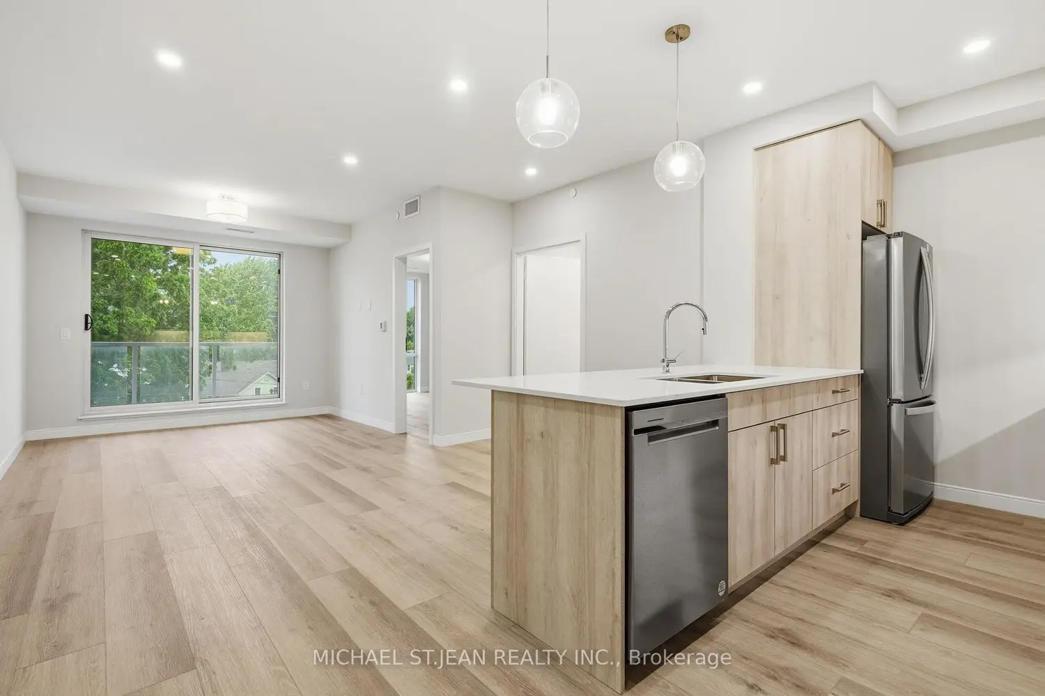 118 West Street 304 photo 3