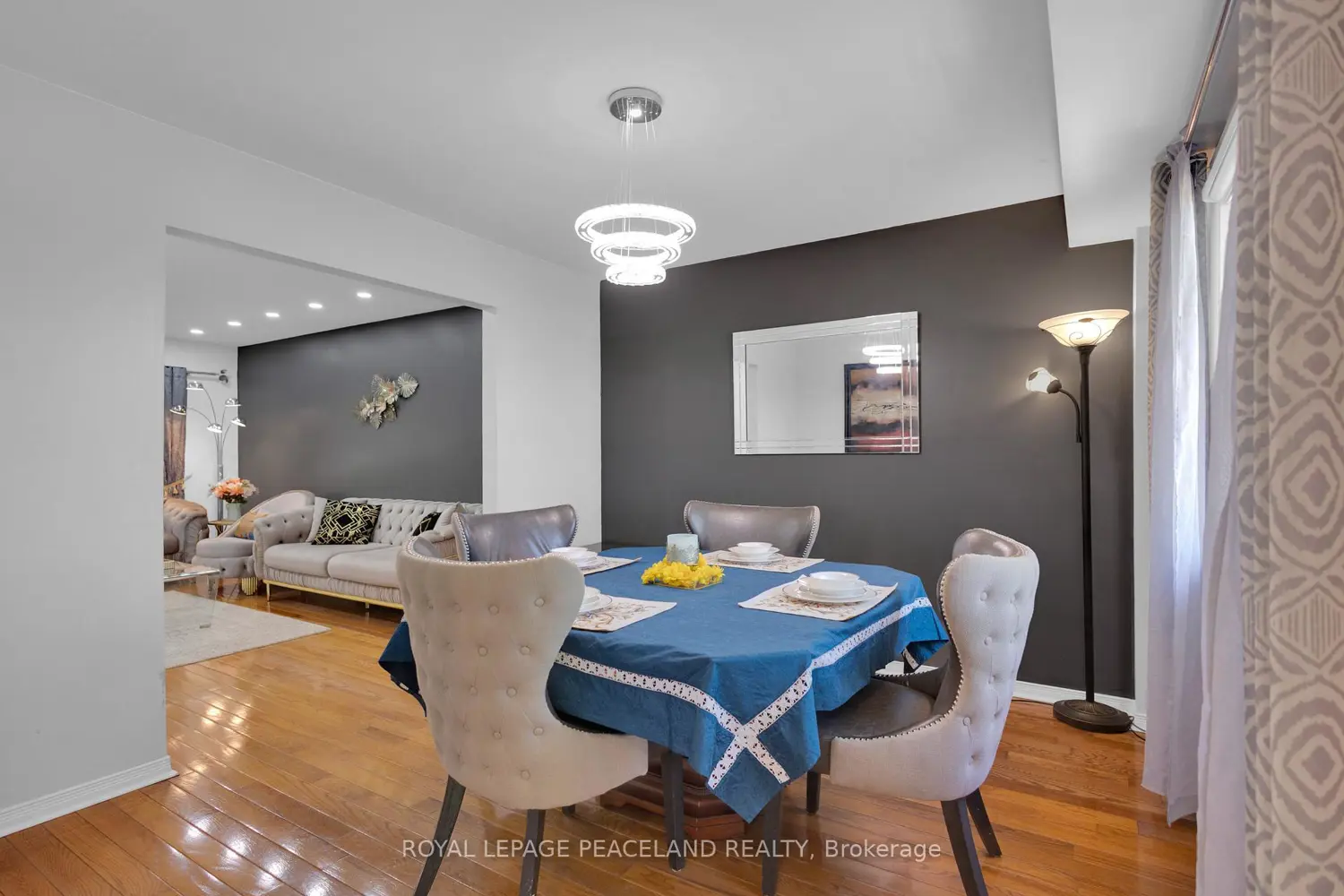 64 Woodview Crescent photo 5