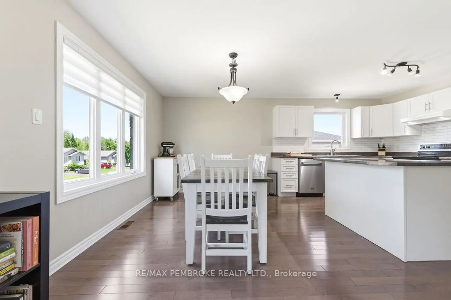 74 Oak Avenue photo 5