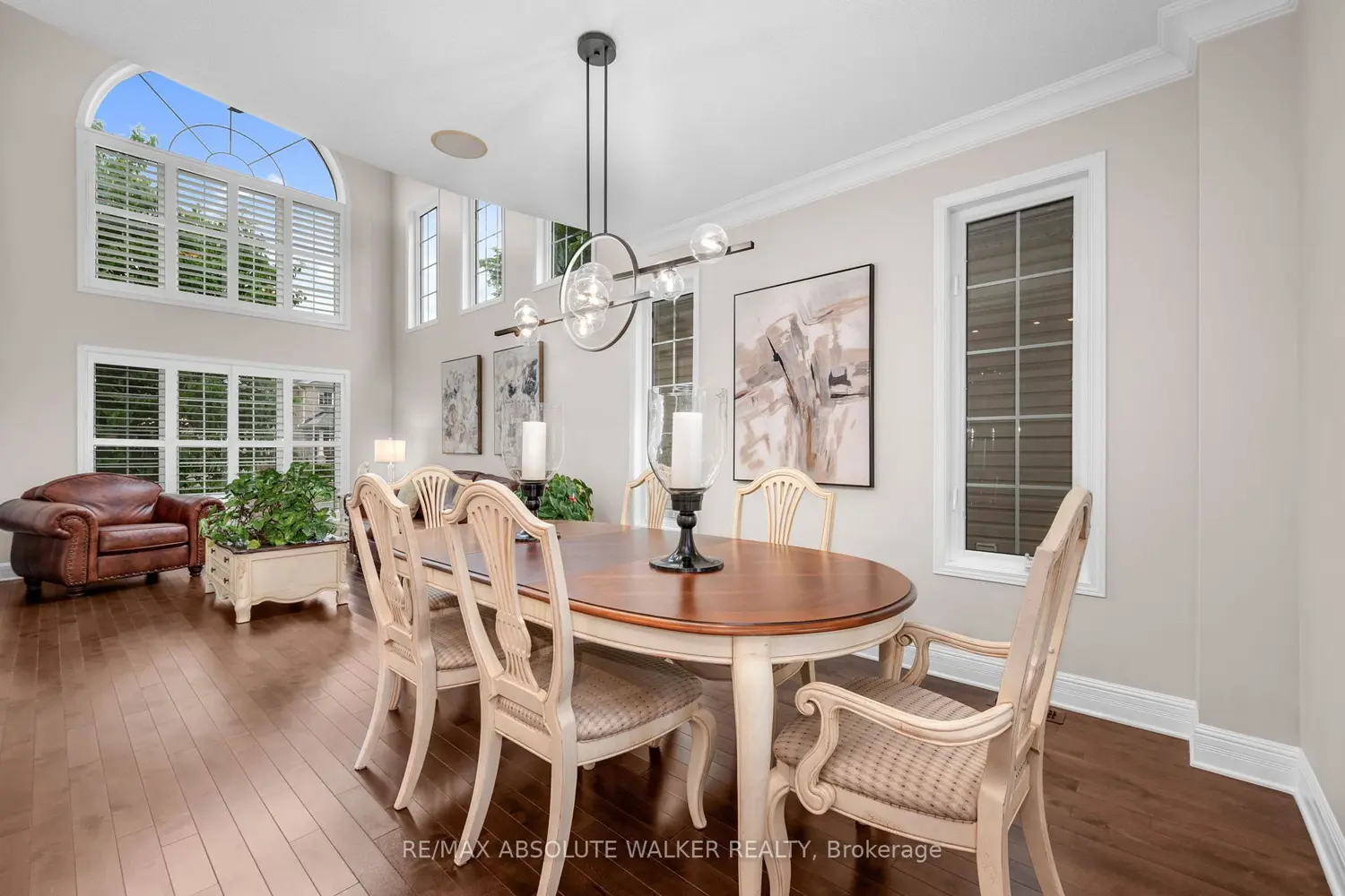 245 Lucinda Crescent photo 3