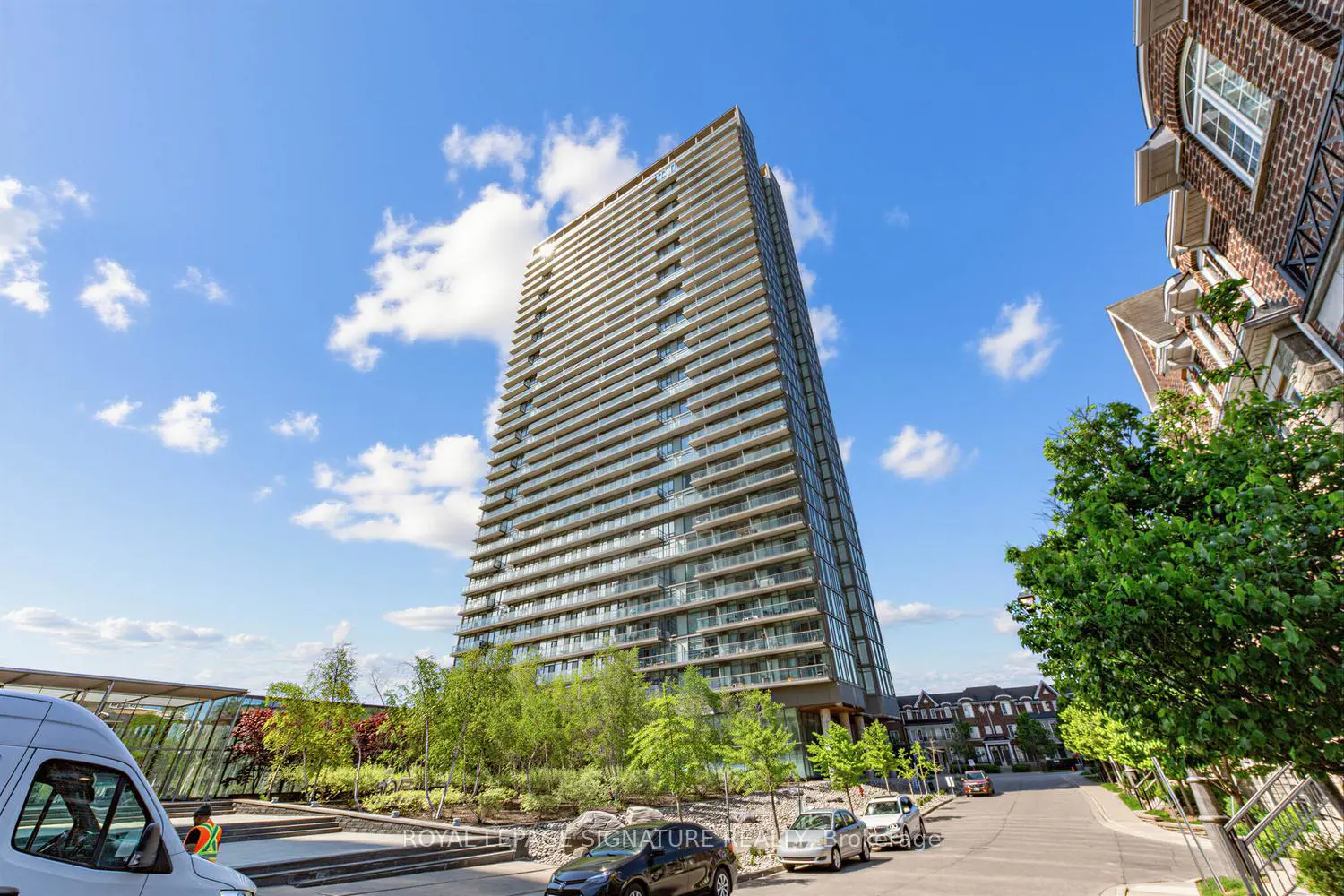 105 The Queensway 3203