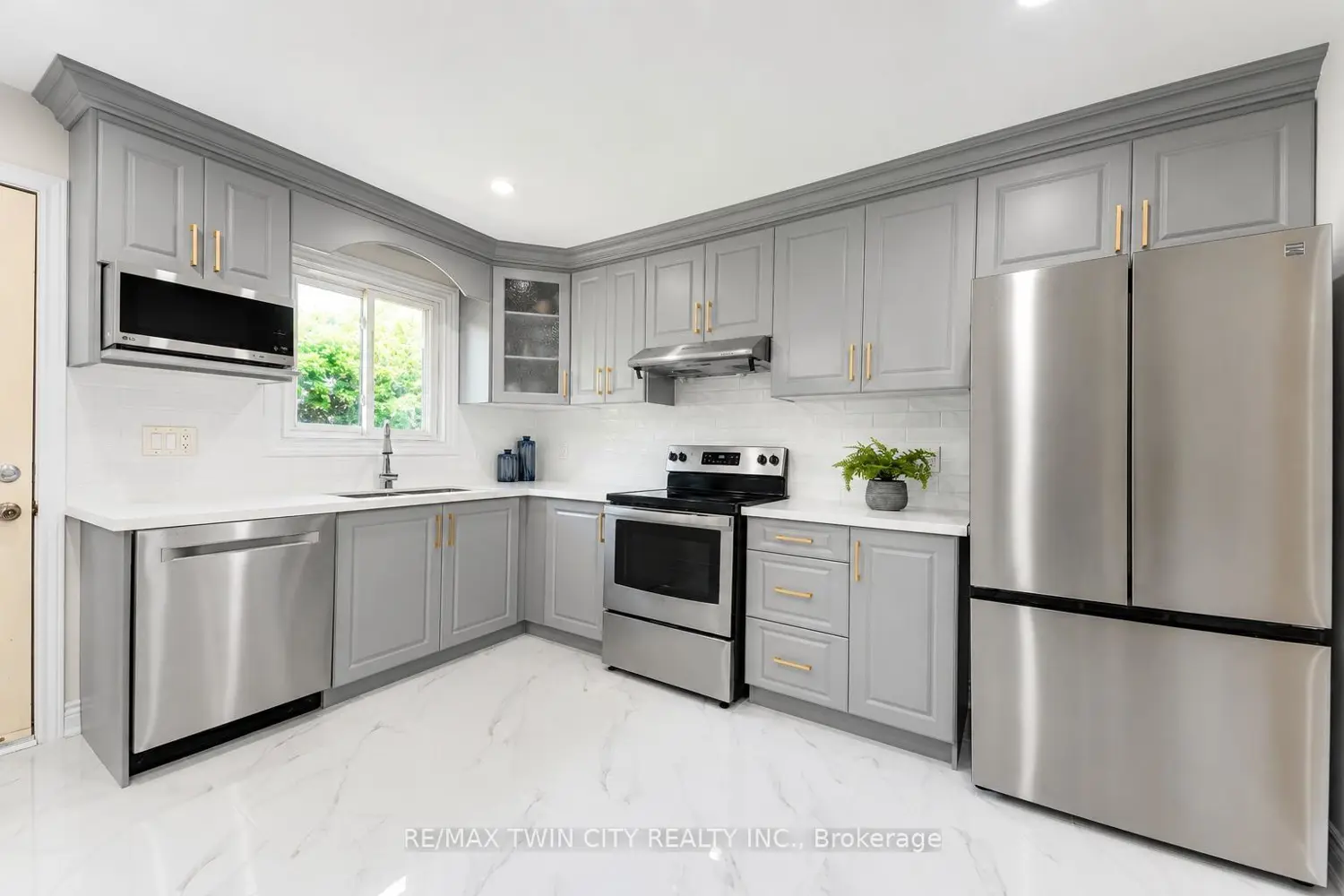 160 Gray Street photo 5