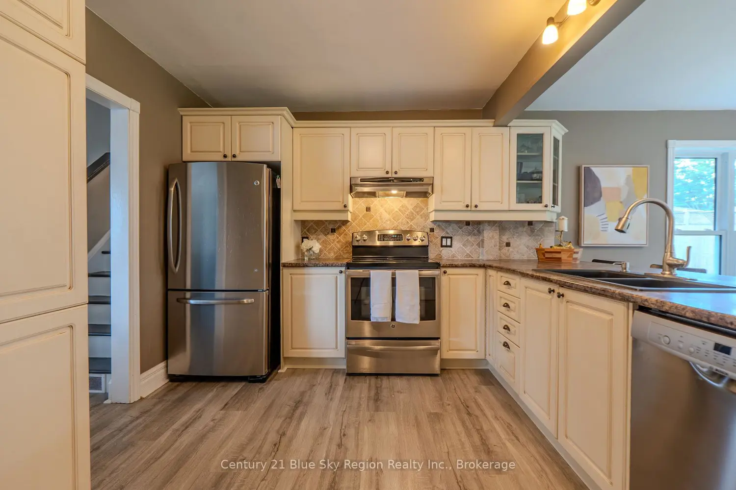 225 Reginald Road photo 3