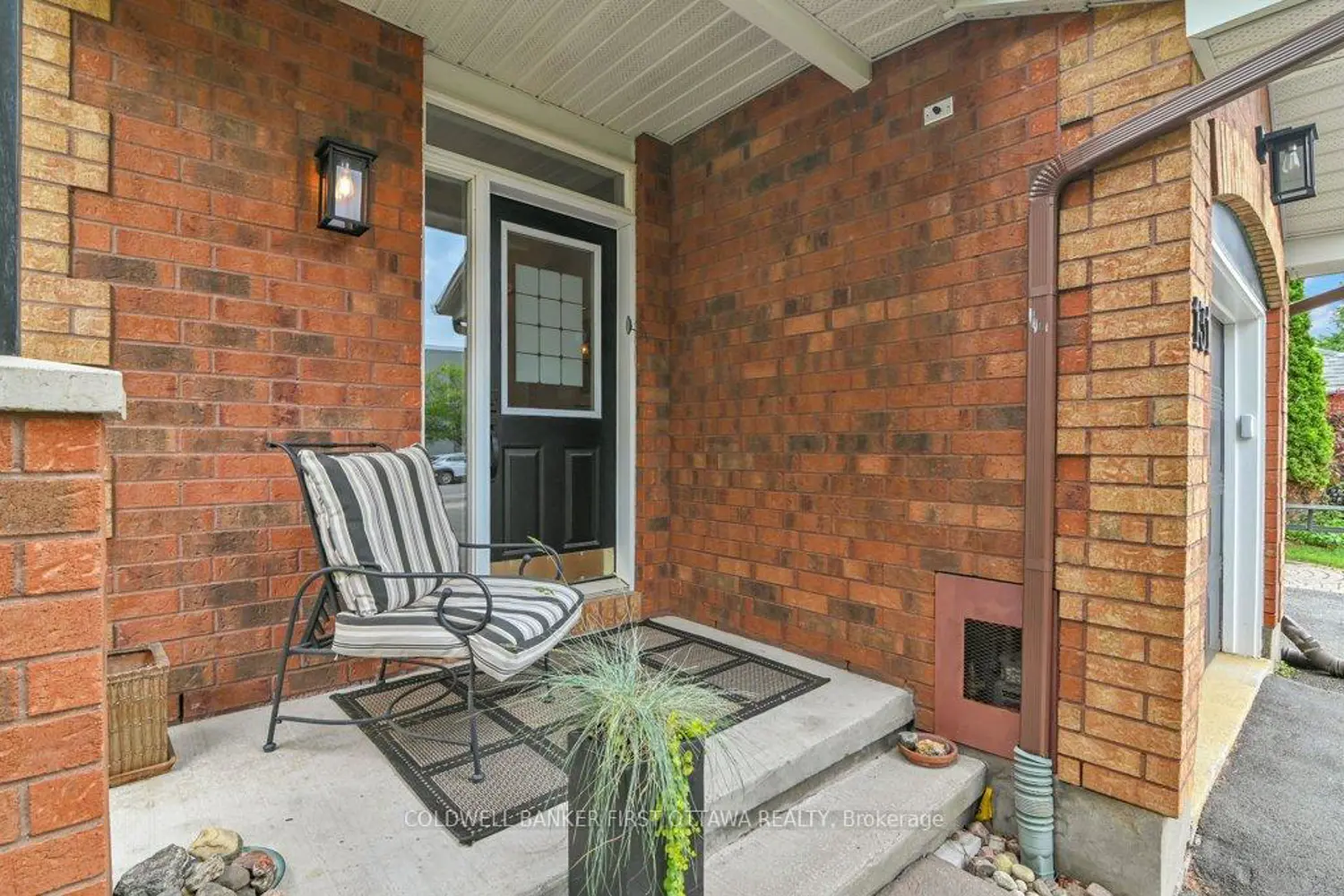 131 Hearst Way photo 2