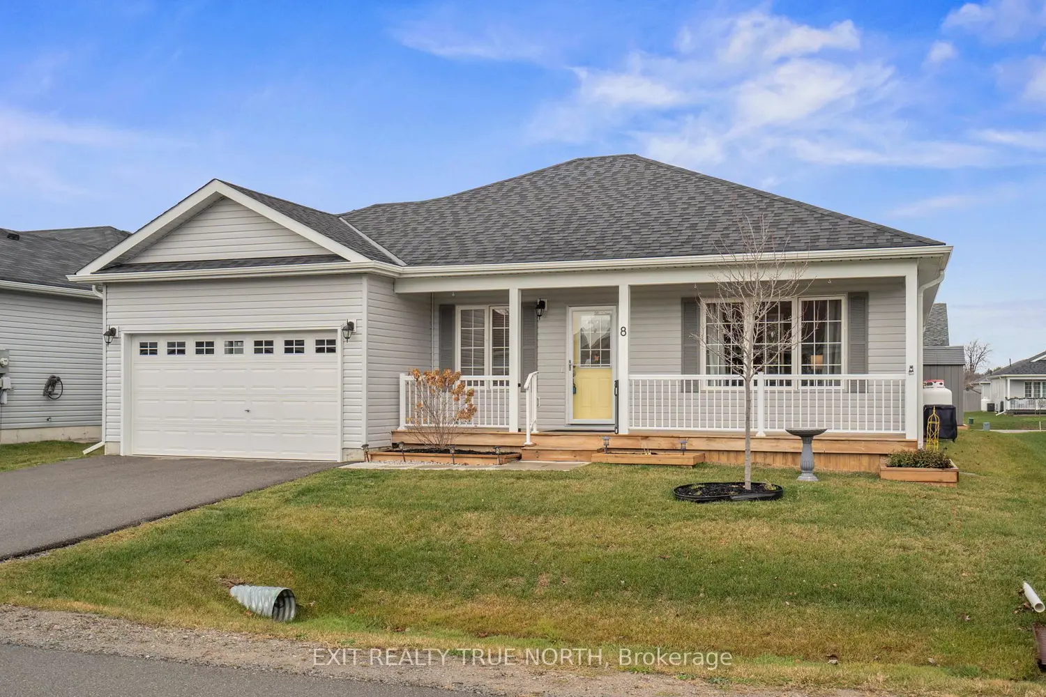 8 Sinclair Crescent photo 3