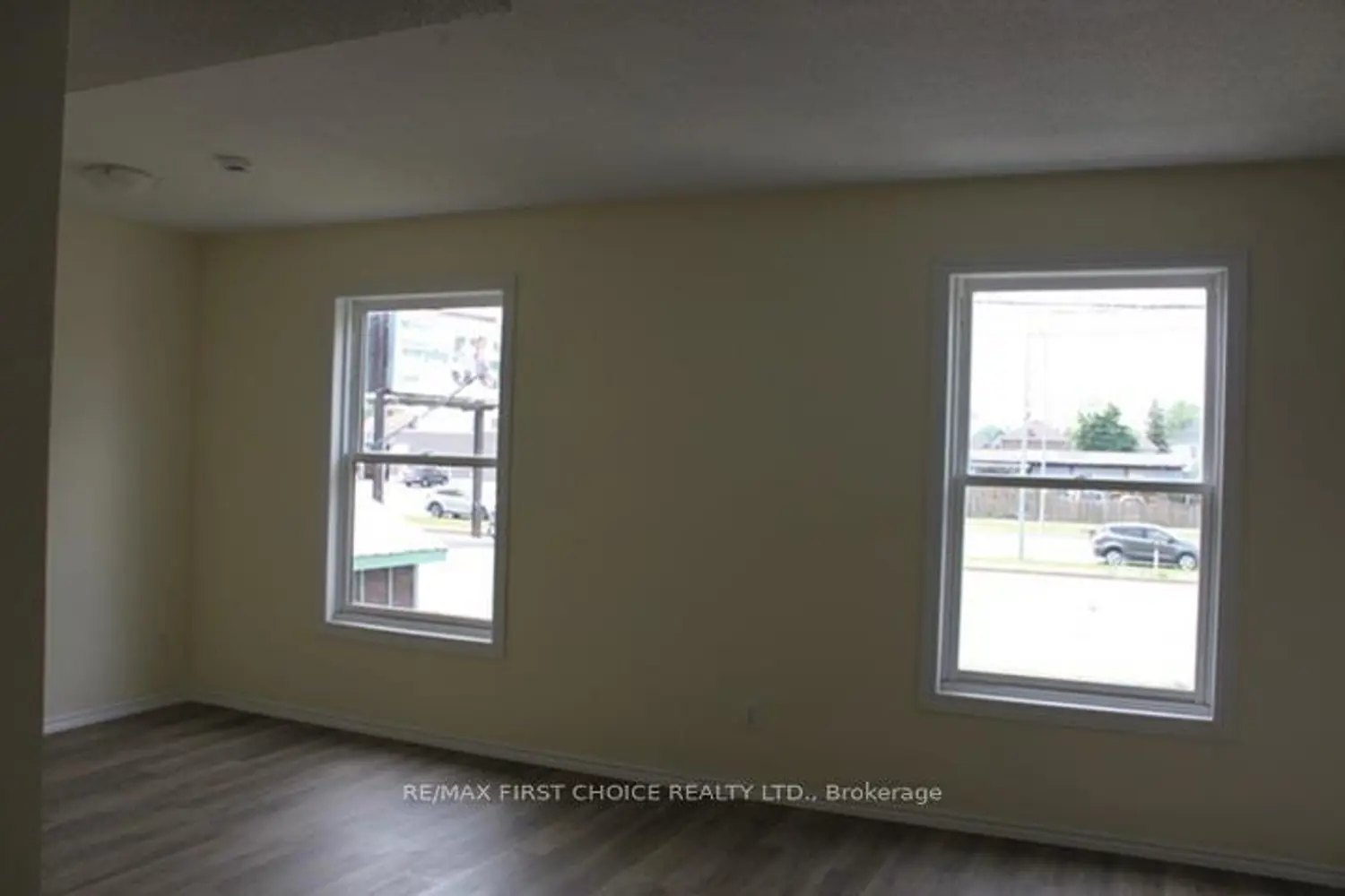 129 Mckellar Street photo 5