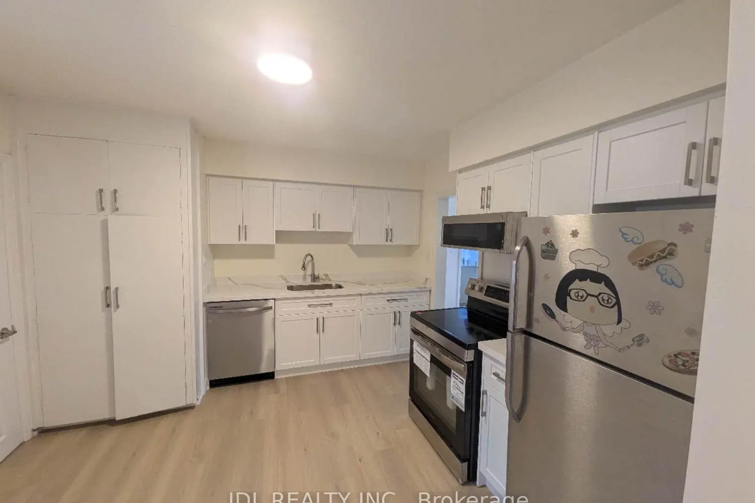 7900 Yonge Street photo 5