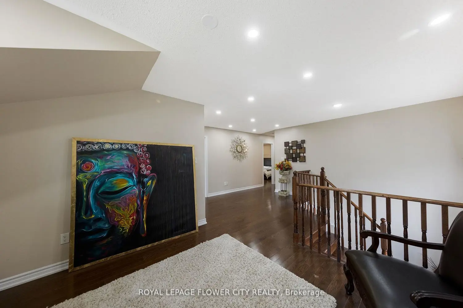 889 O' Reilly Crescent photo 3