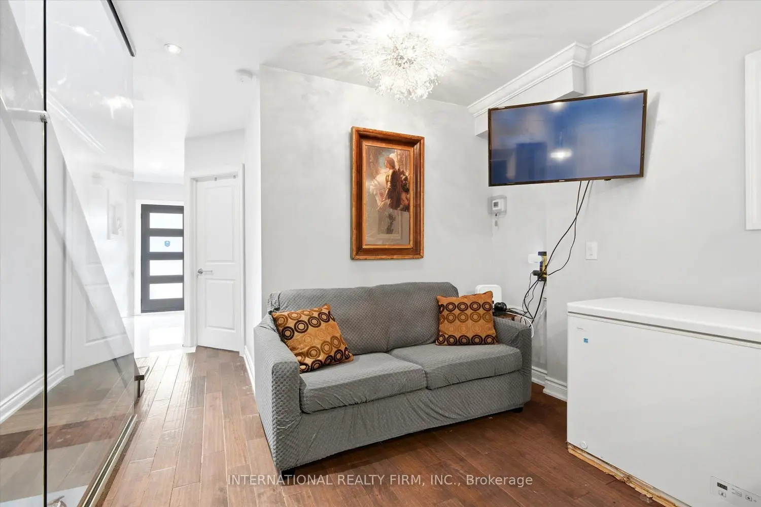568 Delaware Avenue photo 2